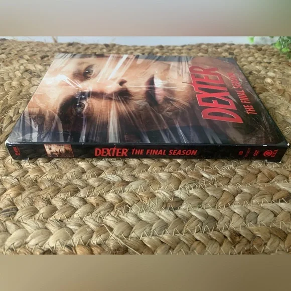 DEXTER- THE FINAL SEASON DVD Box Set. EUC - Picture 6 of 7